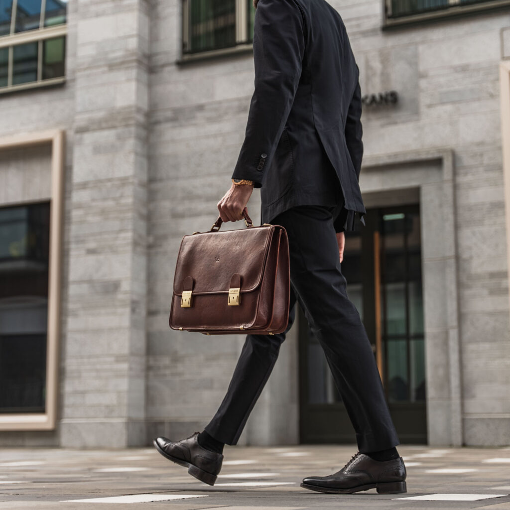 von baer tallinn no.2 praktiline ja turvaline nahast sülearvuti ja dokumentide portfell meestele eesti disain