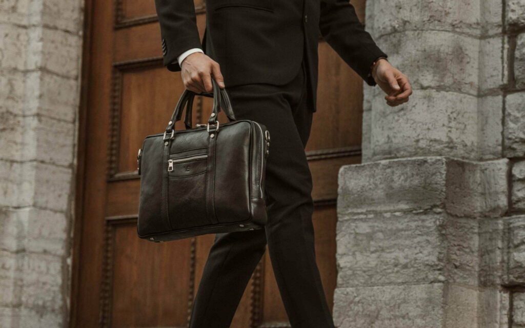 City Nahast Arvutikott must eesti disain von baer