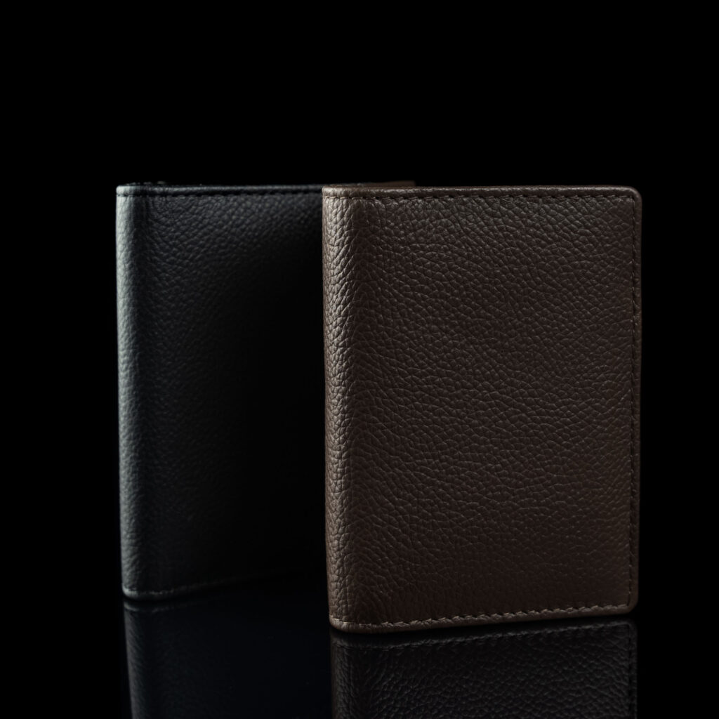 Grant Nahast Kaardihoidja - pruun ja must, eestvaade