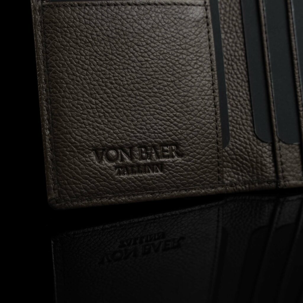 Grant Nahast Kaardihoidja - pruun, pressitud logo (3)