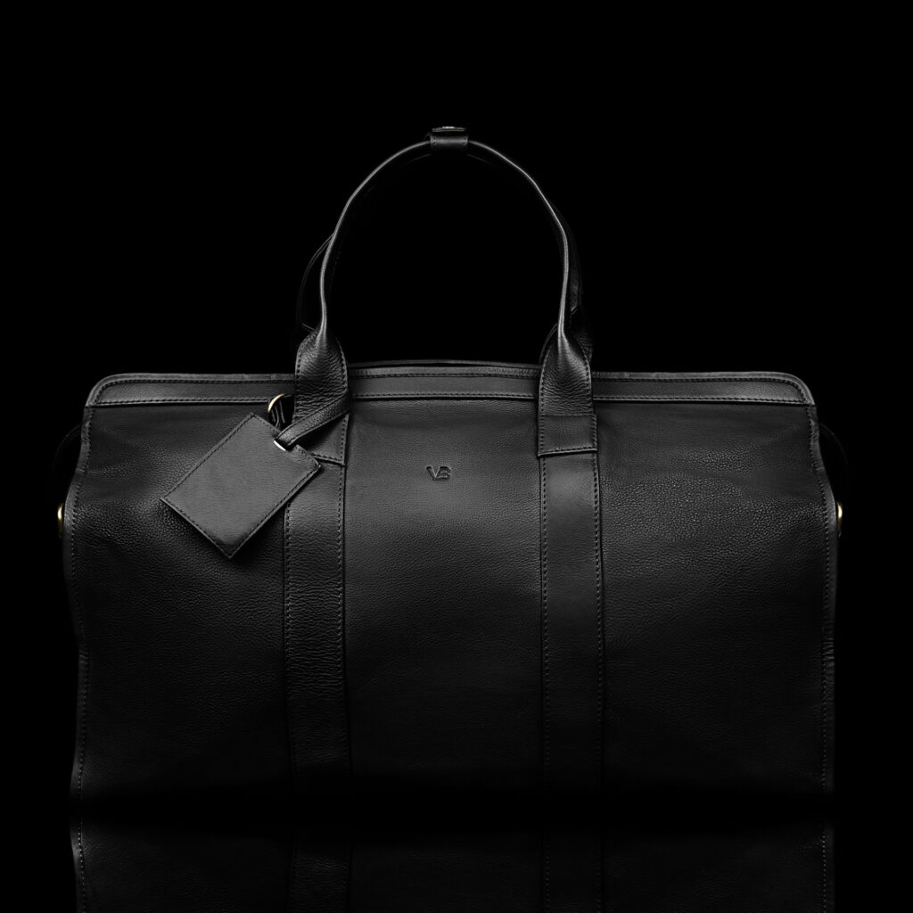 3 Weekender nahast reisikott must