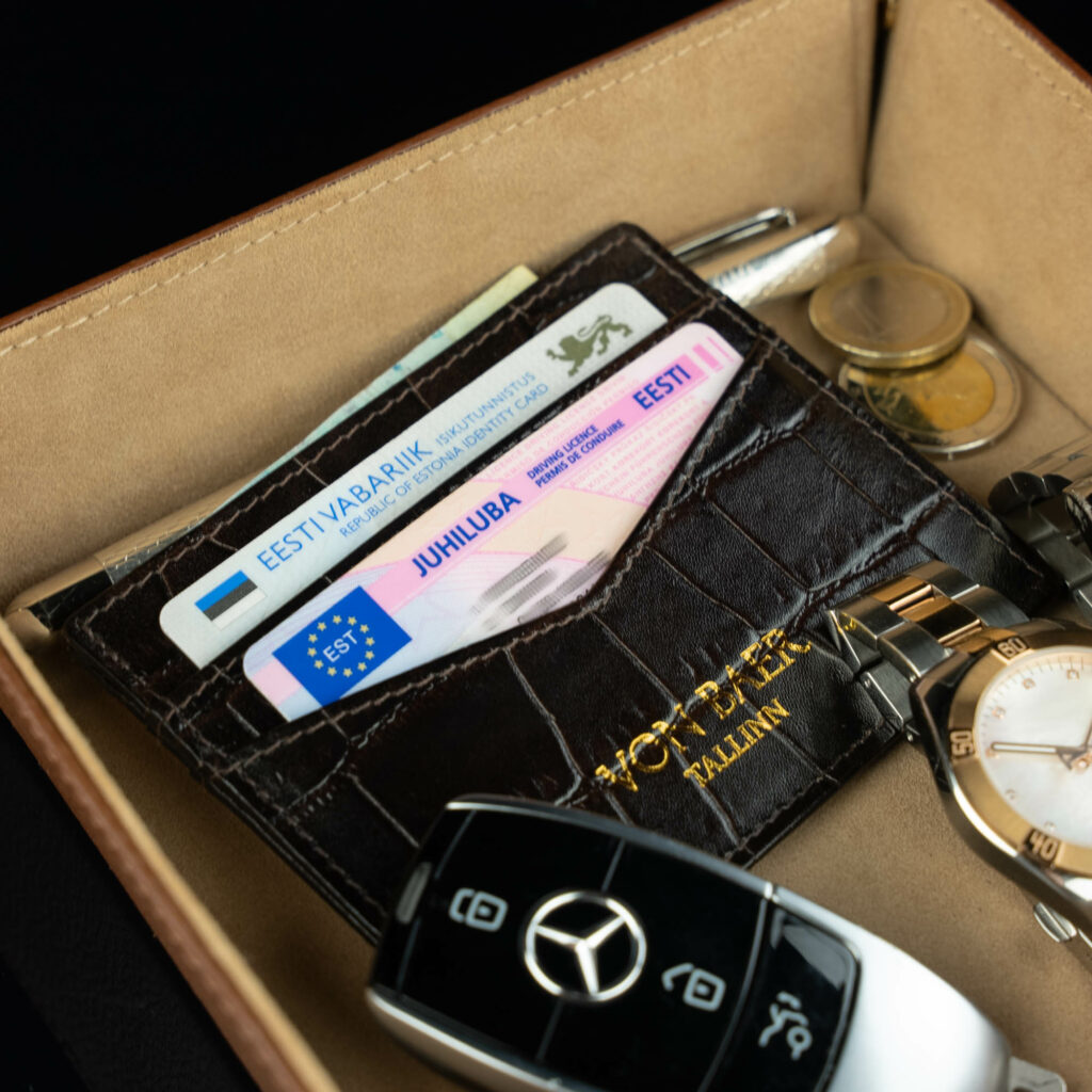 Cards Cash Croco tumepruun votmed