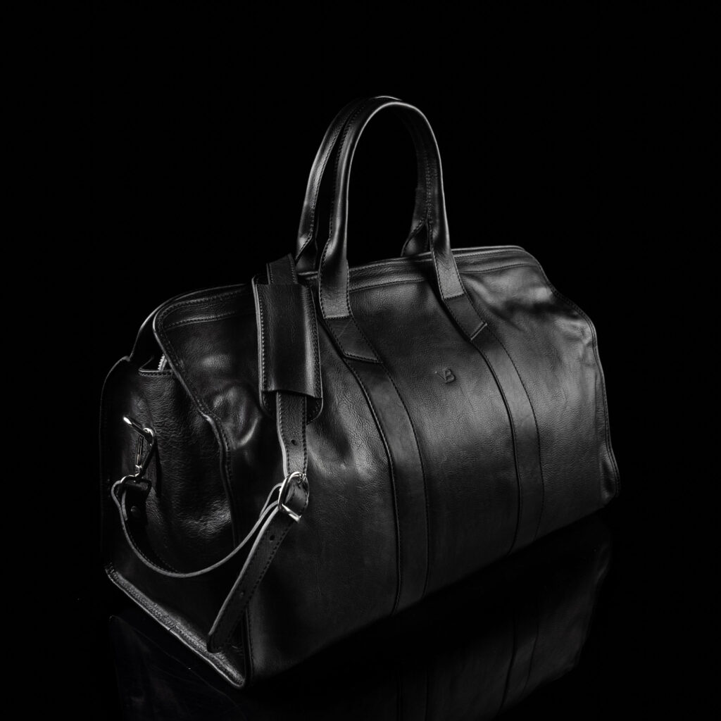 Weekender Plus Nahast Reisikott must