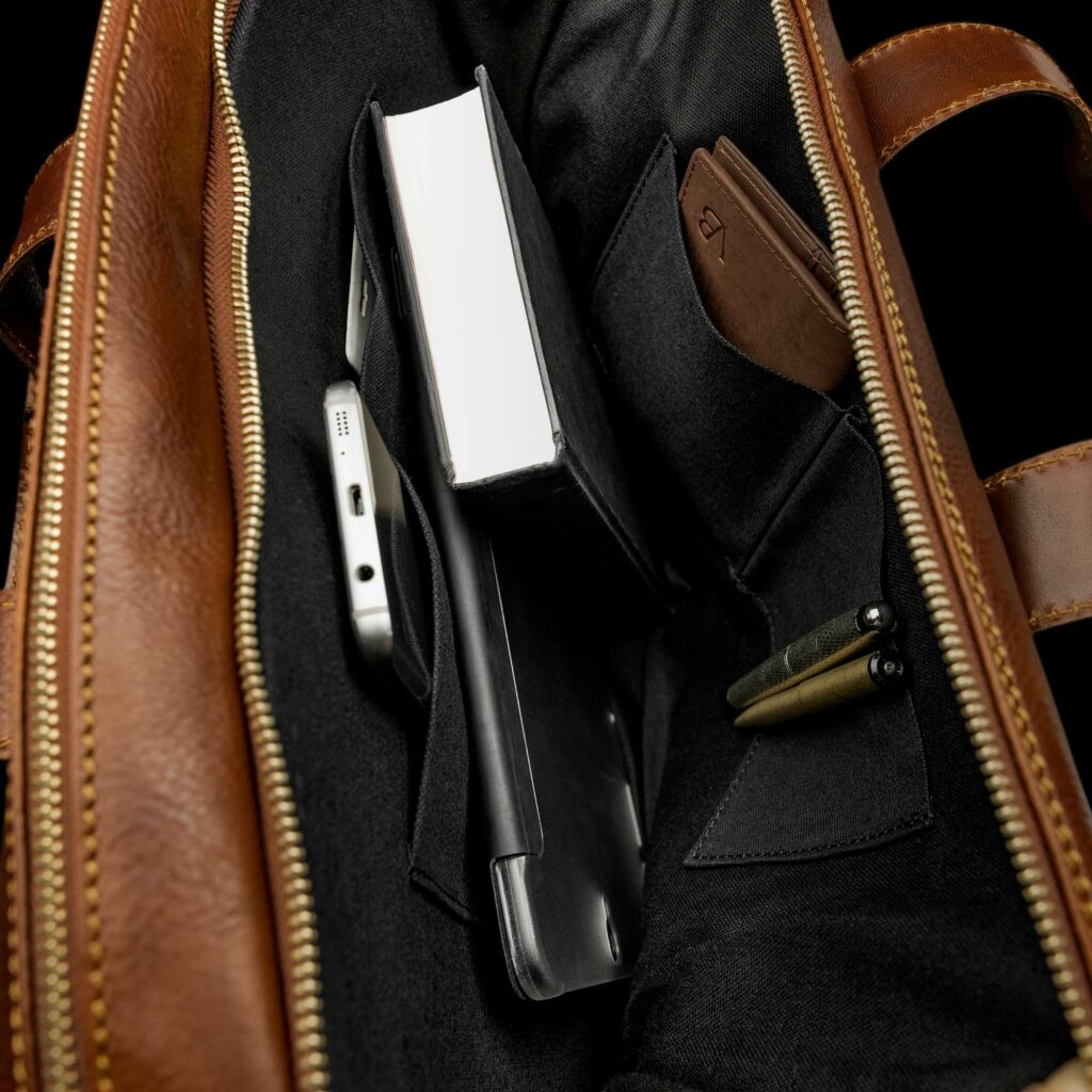 Essential Plus Nahast Arvutikott pruun pealtvaade