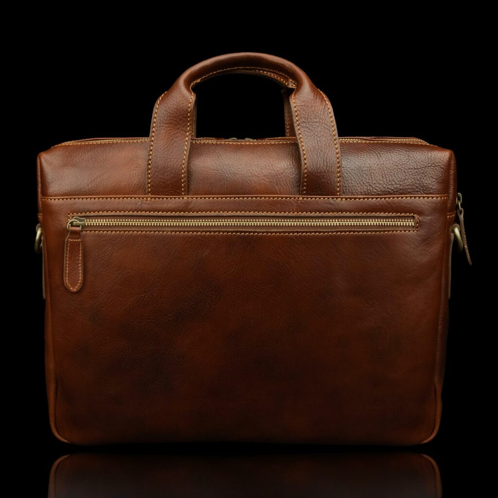 Essential Plus Nahast Arvutikott pruun tagantvaade