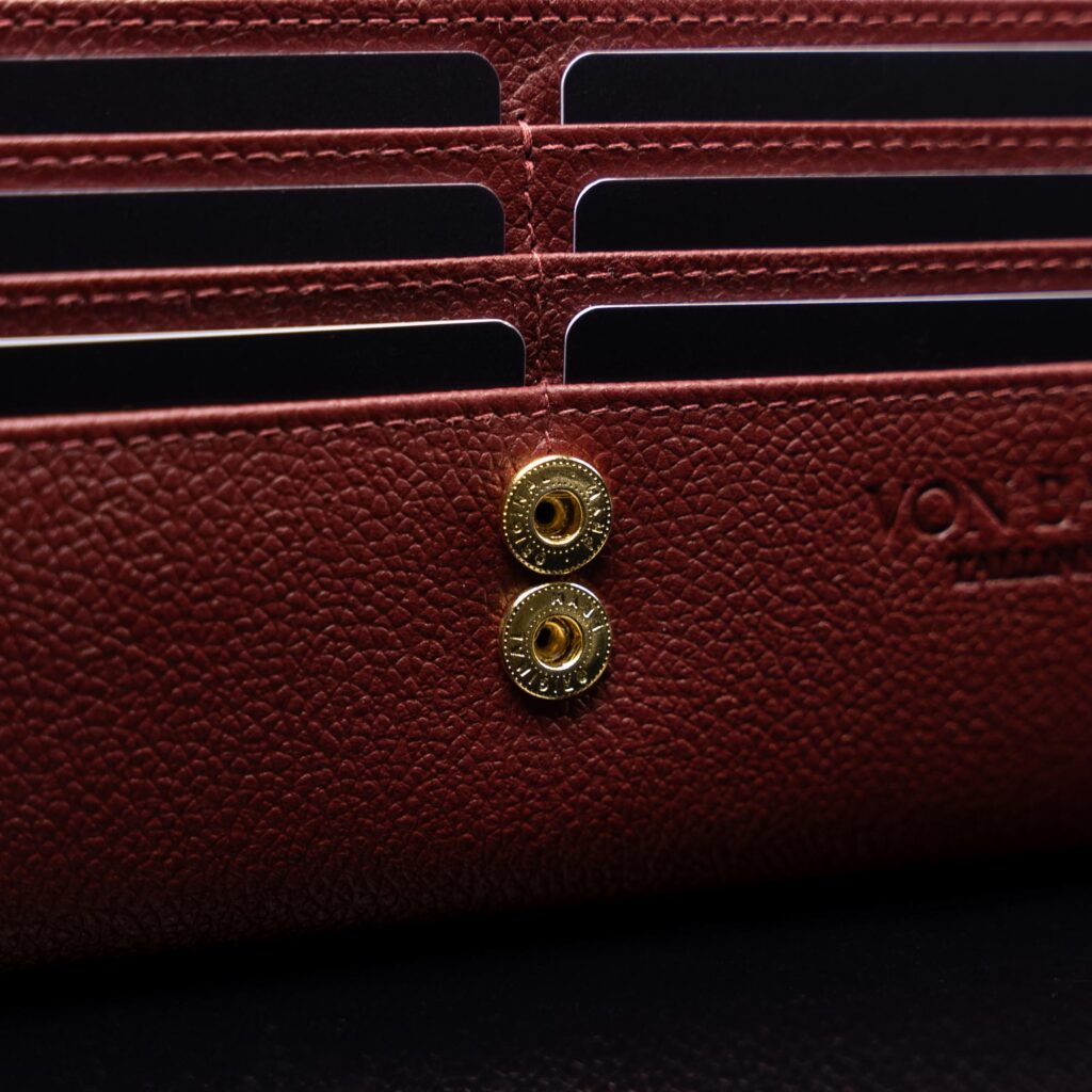 w1 Plus Nahast Naiste Rahakott punane logo nuppud