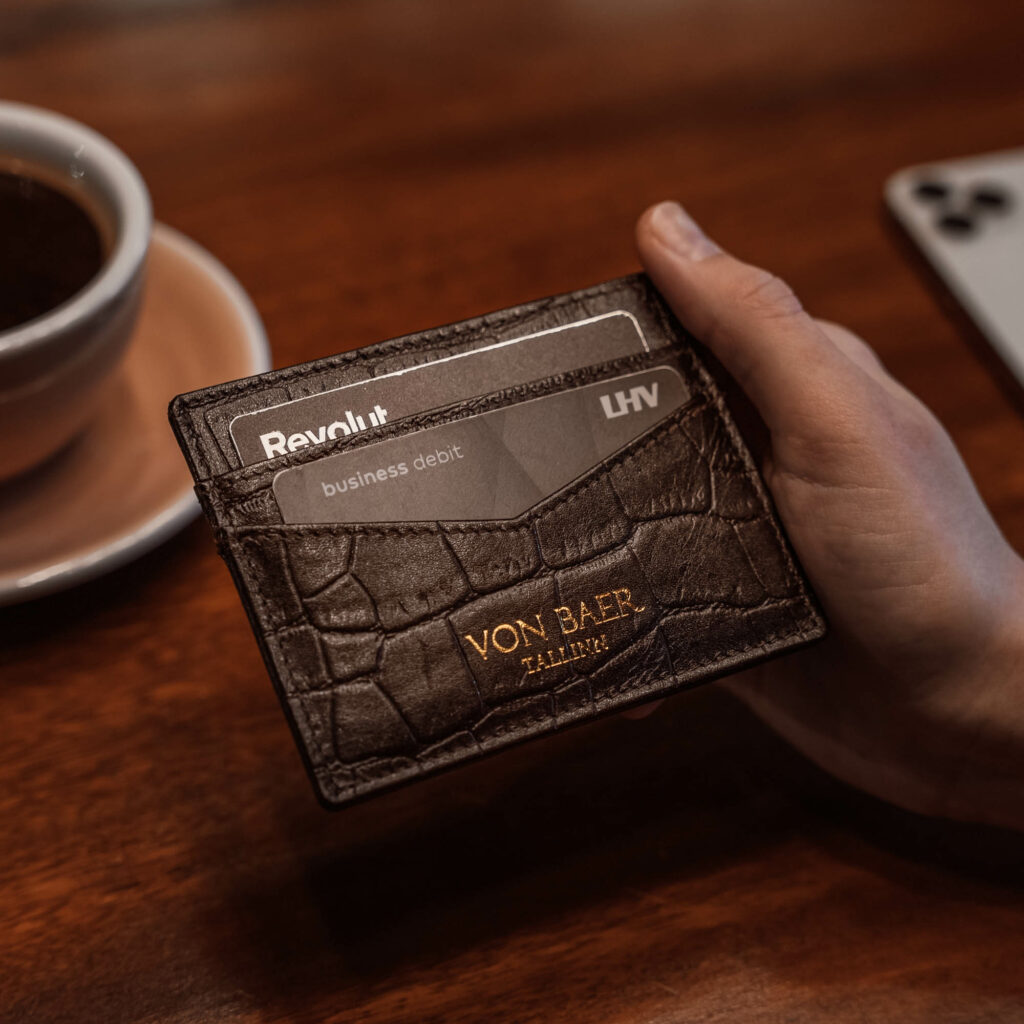 Cards and Cash nahast kaardihoidja croco luxury naine3 lifestyle
