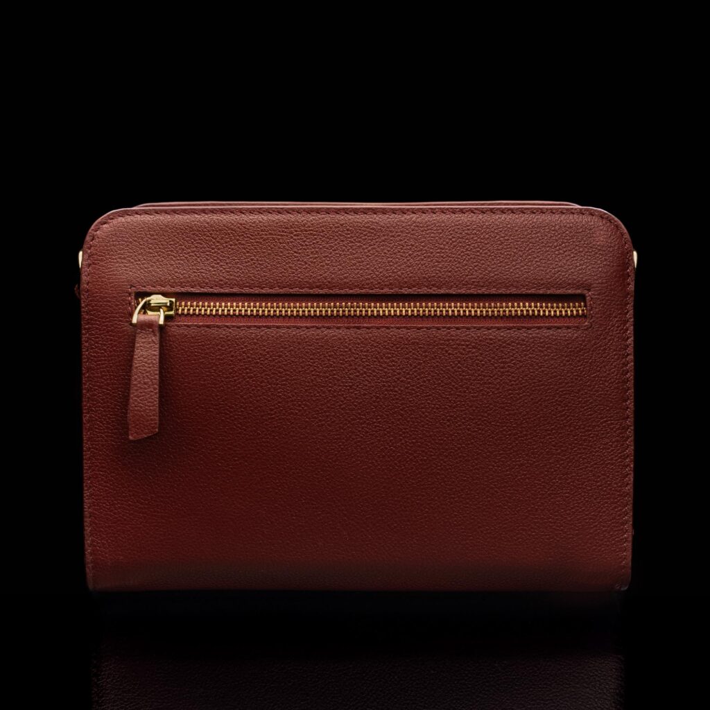 von baer model 1 nahast naiste kaekott punane YKK tomblukuga tasku tagavaade