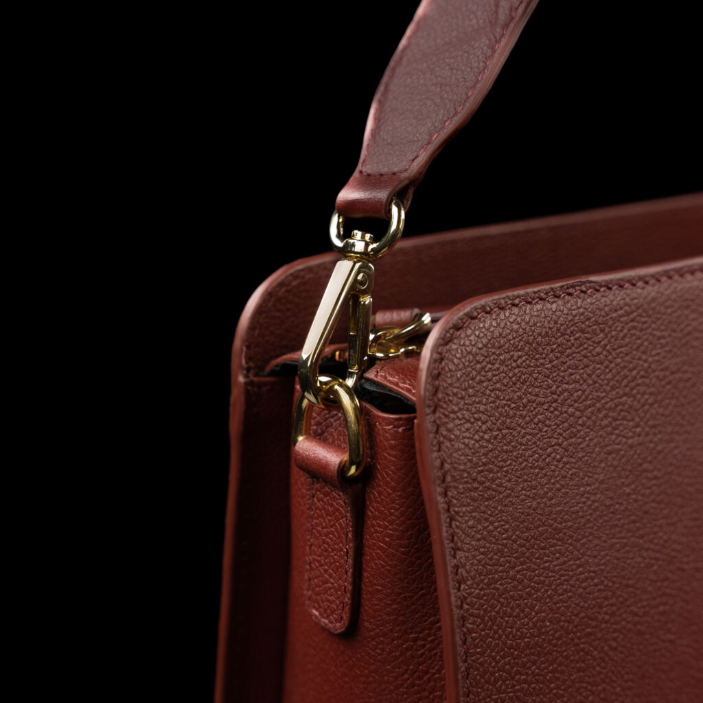 von baer model 1 nahast naiste kaekott punane deaile lahivaade