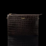 von baer clutch vaike naiste nahast kaekott pruun croc print eestvaade