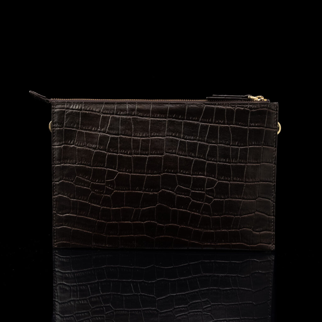 von baer clutch vaike naiste nahast kaekott pruun croc print tagantvaade