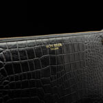 von baer nahast naiste sulearvutikott lukuga must croco logo