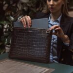 von baer nahast naiste sülearvutikott lukuga pruun croco eesti disain modell võtab arvuti välja 2