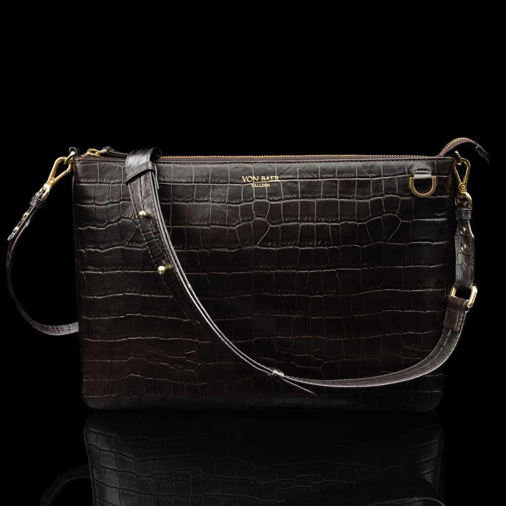 von baer nahast naiste sulearvutikott lukuga pruun croco reguleeritava olarihmaga eestvaade eesti disain