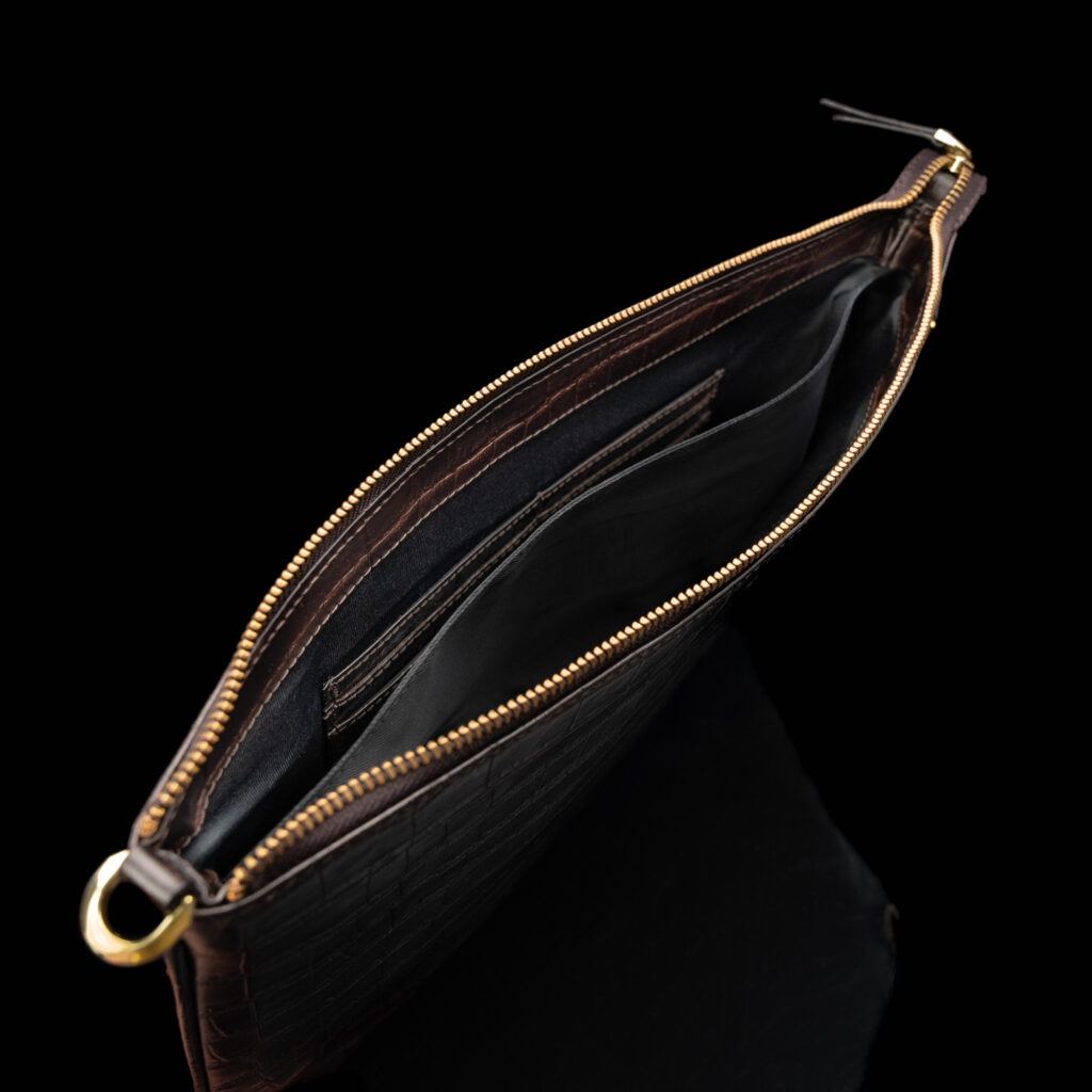 von baer nahast naiste sulearvutikott lukuga pruun croco sisu taskud