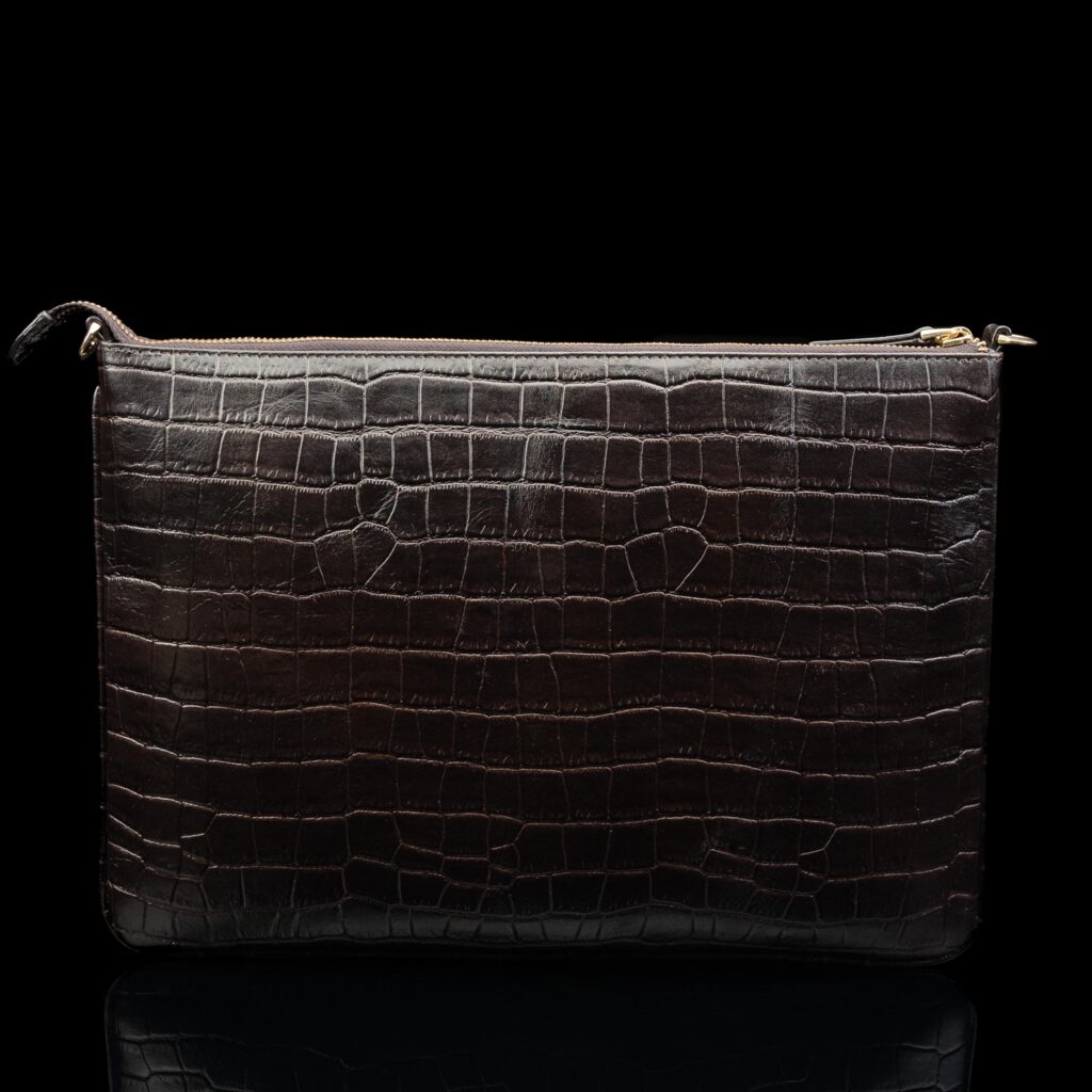 von baer nahast naiste sülearvutikott lukuga pruun croco tagantvaade tallinn