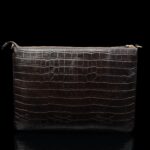 von baer nahast naiste sülearvutikott lukuga pruun croco tagantvaade tallinn