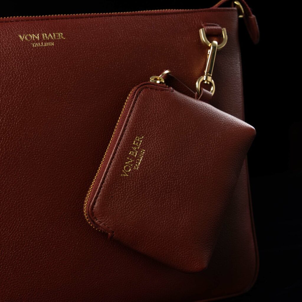 von baer nahast naiste sülearvutikott lukuga punane koos väikese kotiga