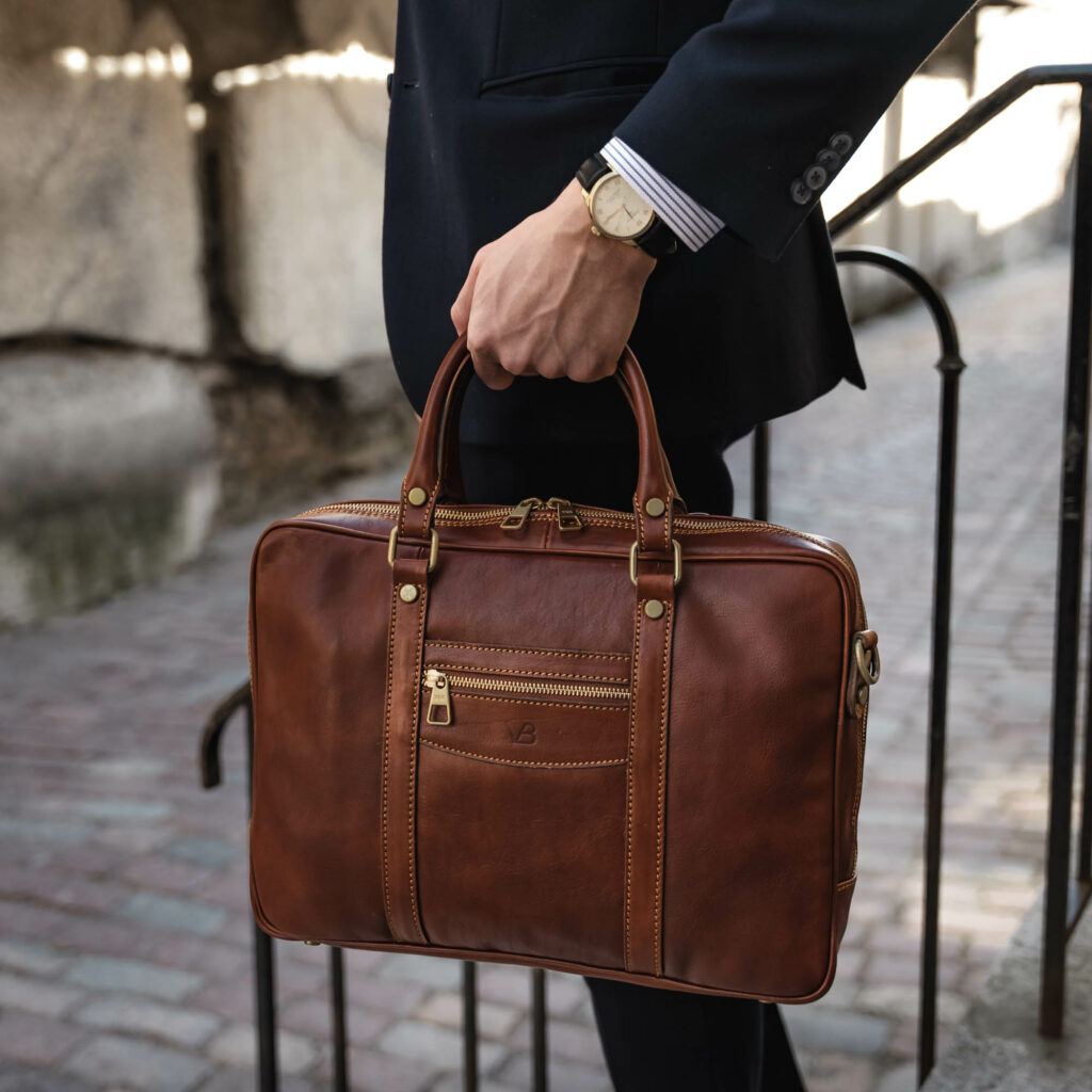 von baer city meeste stiilne itaalia nahast arvutikott pruun eesti disain