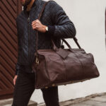 von baer weekender kvaliteetne meeste suur nahast reisikott pruun õlarihmaga eesti disain