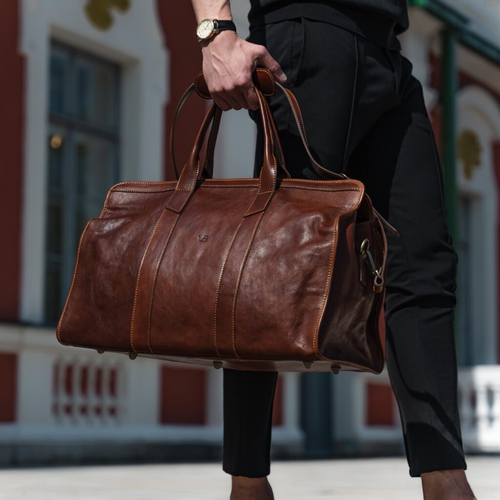 von baer weekender meeste nahast kvaliteetne reisikott pruun õlarihmaga eesti disain