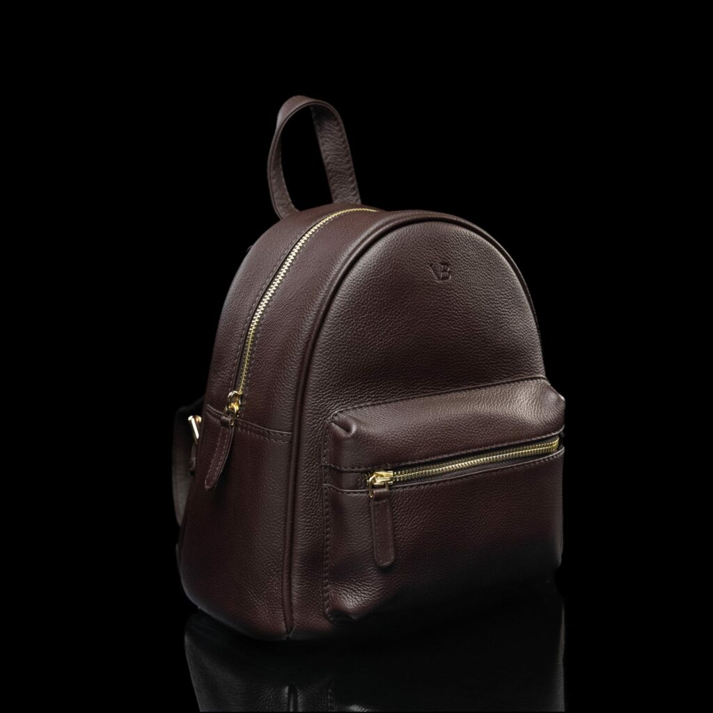 luksuslik väike nahast seljakott naisele eesti disain