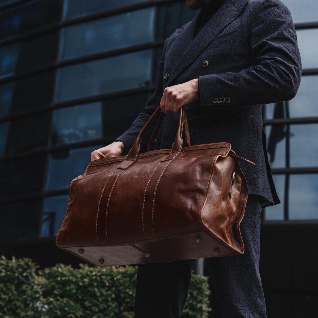 von baer weekender kvaliteetne ja stiilne nahast reisikott pruun ärikvartalis