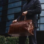 von baer weekender kvaliteetne ja stiilne nahast reisikott pruun ärikvartalis