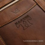 von baer city nahast arvutikott logo lasergraveeringu näidis kingitus personaliseerimine