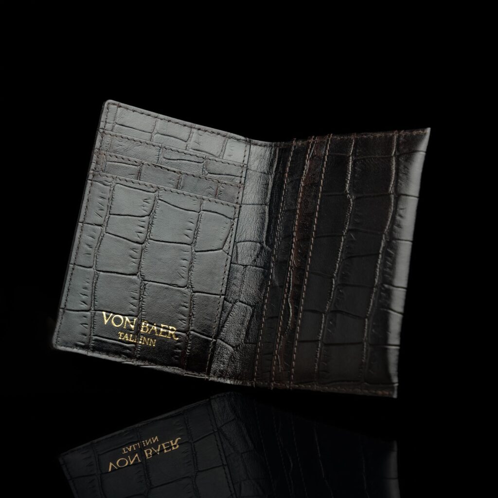 von baer grant nahast kaardihoidja croco print tumepruun sisu taskud