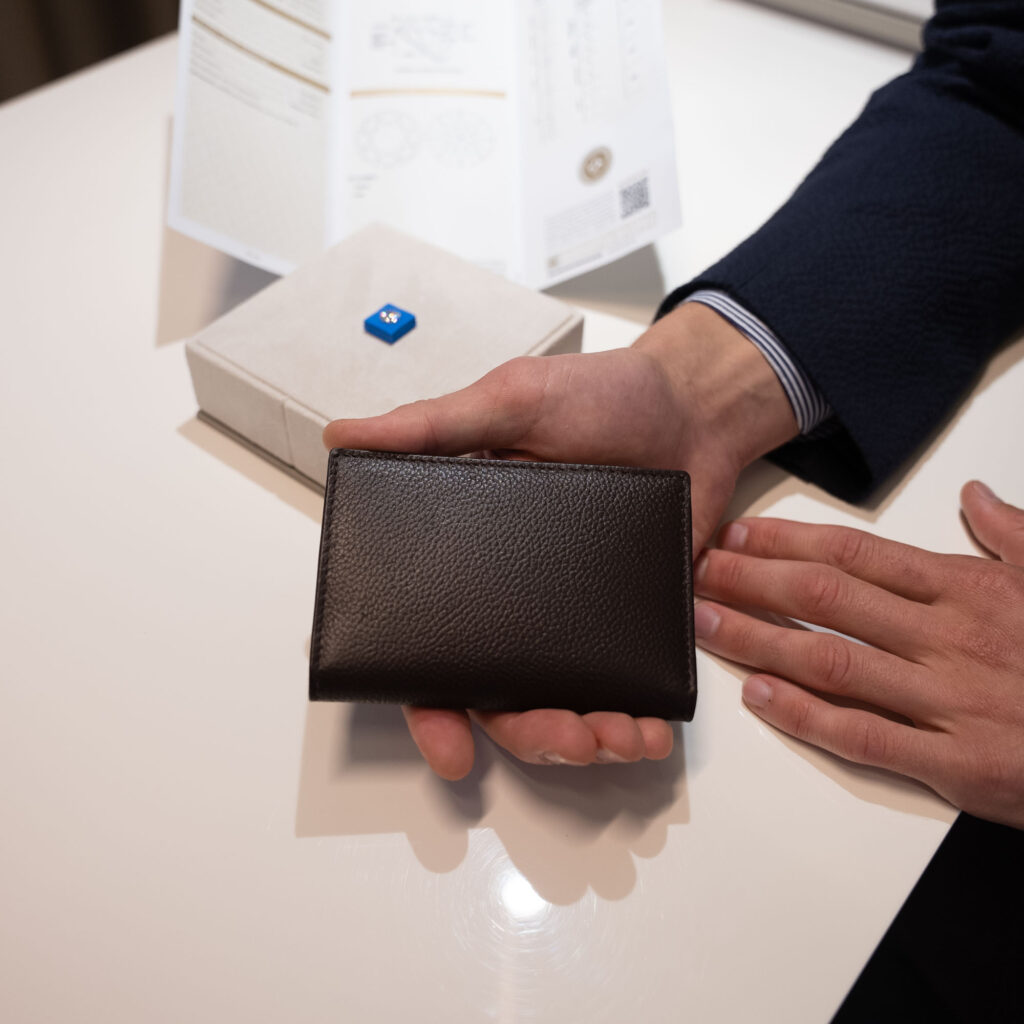 von baer luksuslik rfid nahast kaardihoidja eesti disain croco print juveelisalongis teemant