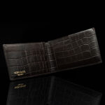 von baer reisimiseks nahast passihoidja croco tumepruun eesti disain