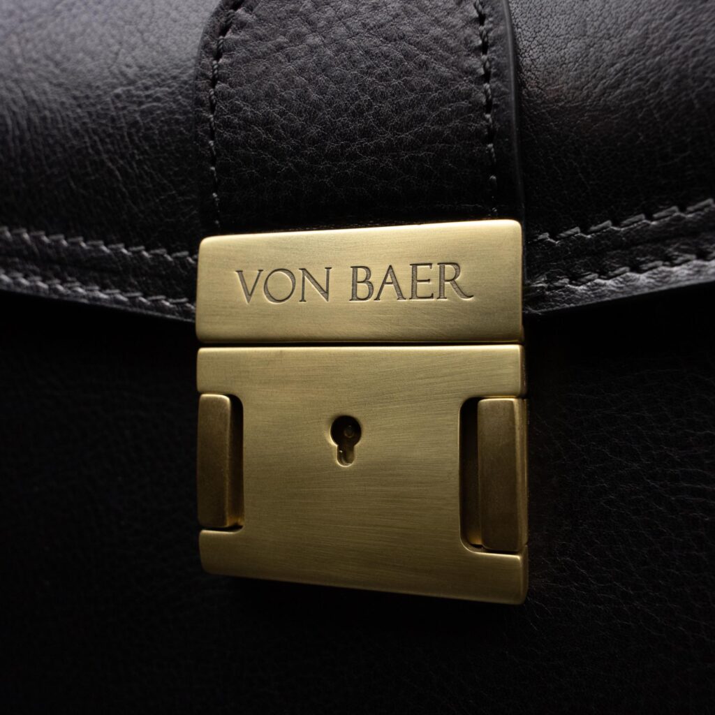 von baer no1 nahast portfell meestele must votmega lukk