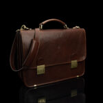 von baer nahast portfell no.2 pruun eestvaade reguleeritav õlarihm