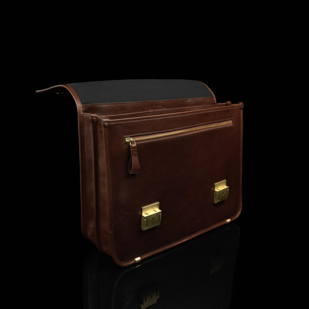 von baer nahast portfell no.2 pruun eestvaade tõmblukuga tasku