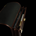 von baer nahast sülearvuti portfell no.2 pruun eestvaade ruumikas disain