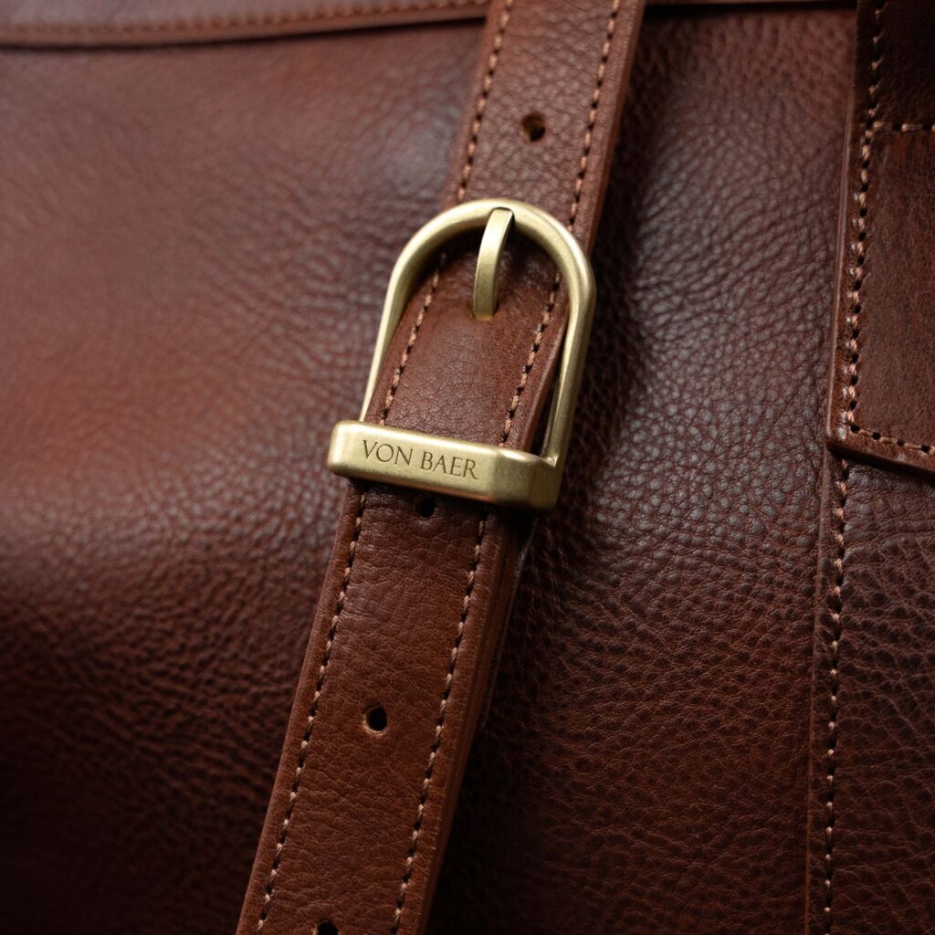 von baer weekender superiore nahast reisikott pruun messingist detail reguleeritav olarihm